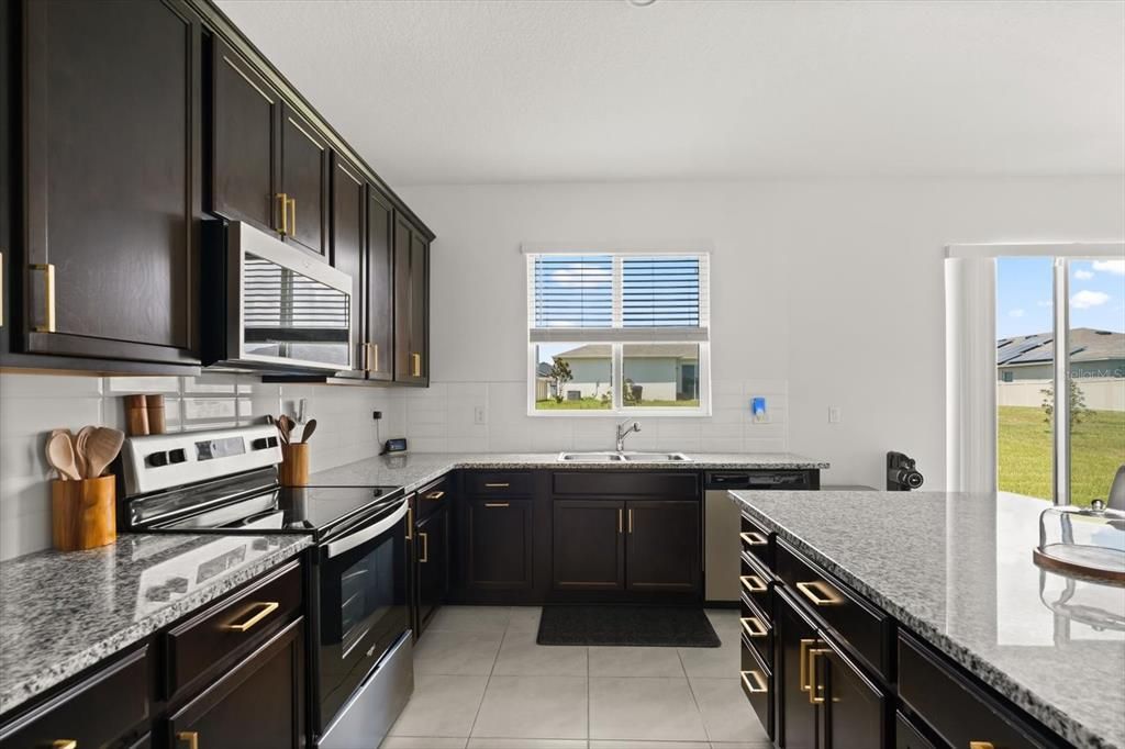 Active With Contract: $450,000 (5 beds, 3 baths, 3013 Square Feet)