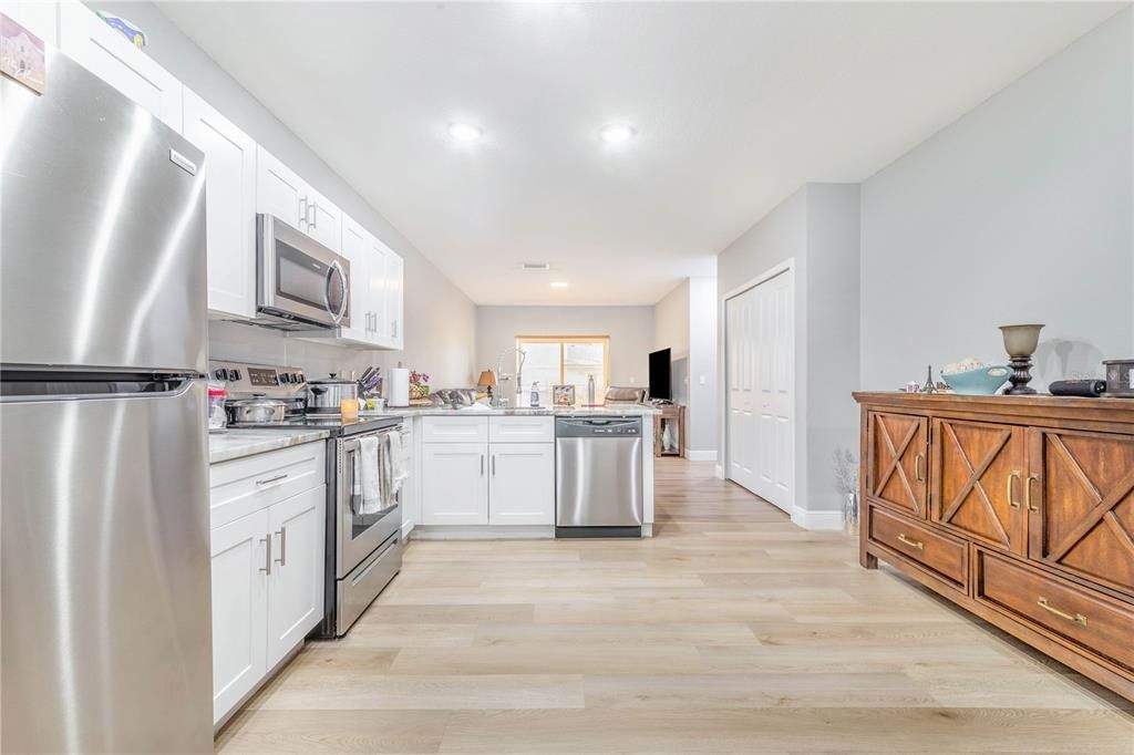 En Venta: $459,900 (6 camas, 4 baños, 2287 Pies cuadrados)