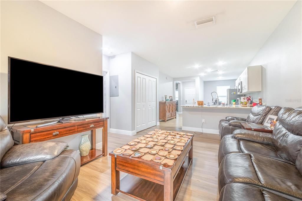 En Venta: $459,900 (6 camas, 4 baños, 2287 Pies cuadrados)
