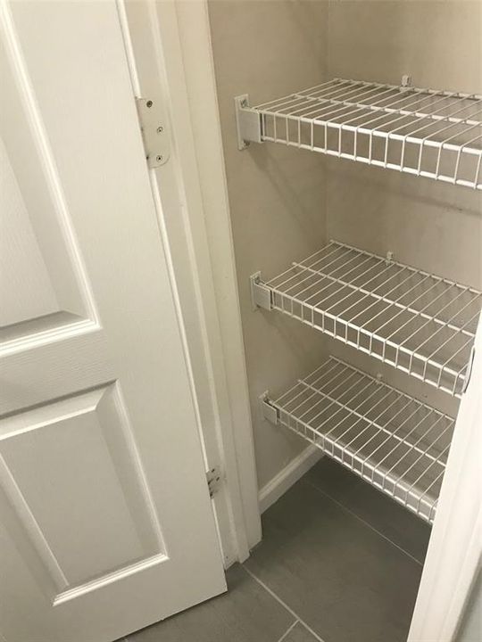 合同活跃: $139,900 (1 贝兹, 1 浴室, 951 平方英尺)