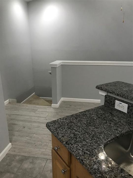 合同活跃: $139,900 (1 贝兹, 1 浴室, 951 平方英尺)