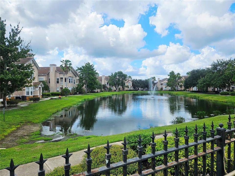 合同活跃: $139,900 (1 贝兹, 1 浴室, 951 平方英尺)