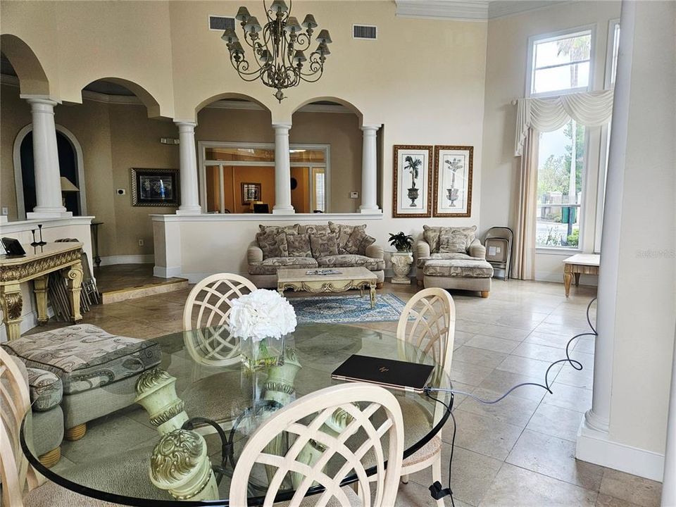 合同活跃: $139,900 (1 贝兹, 1 浴室, 951 平方英尺)