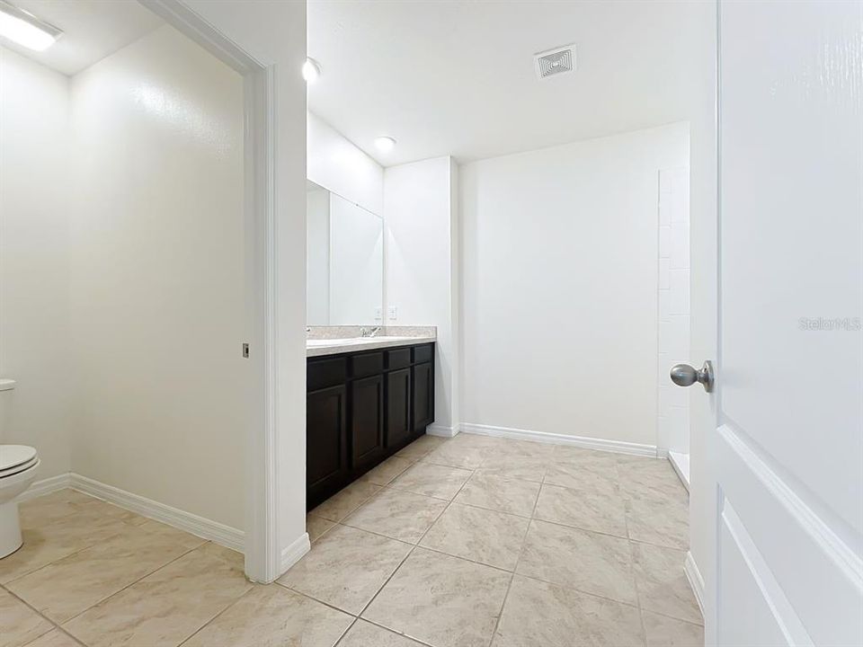 Activo con contrato: $358,500 (5 camas, 3 baños, 2522 Pies cuadrados)