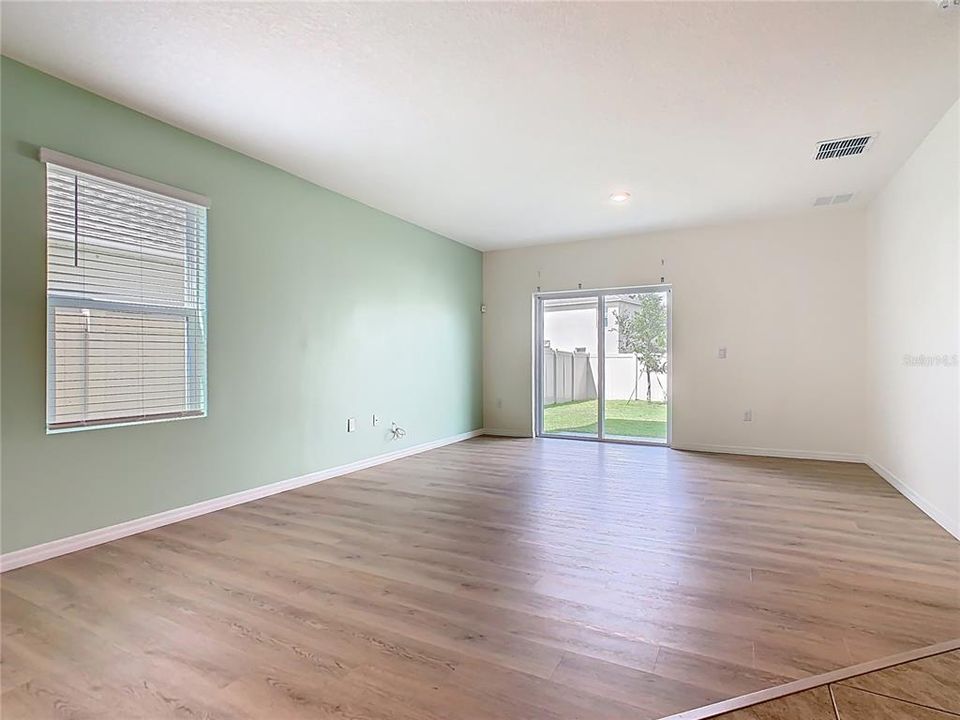 Activo con contrato: $358,500 (5 camas, 3 baños, 2522 Pies cuadrados)