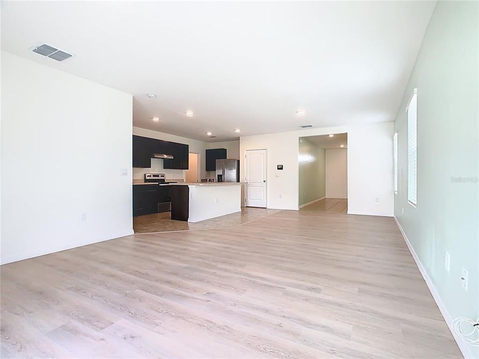 Activo con contrato: $358,500 (5 camas, 3 baños, 2522 Pies cuadrados)