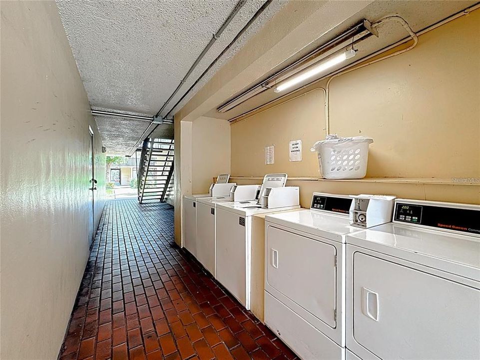 待售: $58,000 (1 贝兹, 1 浴室, 276 平方英尺)