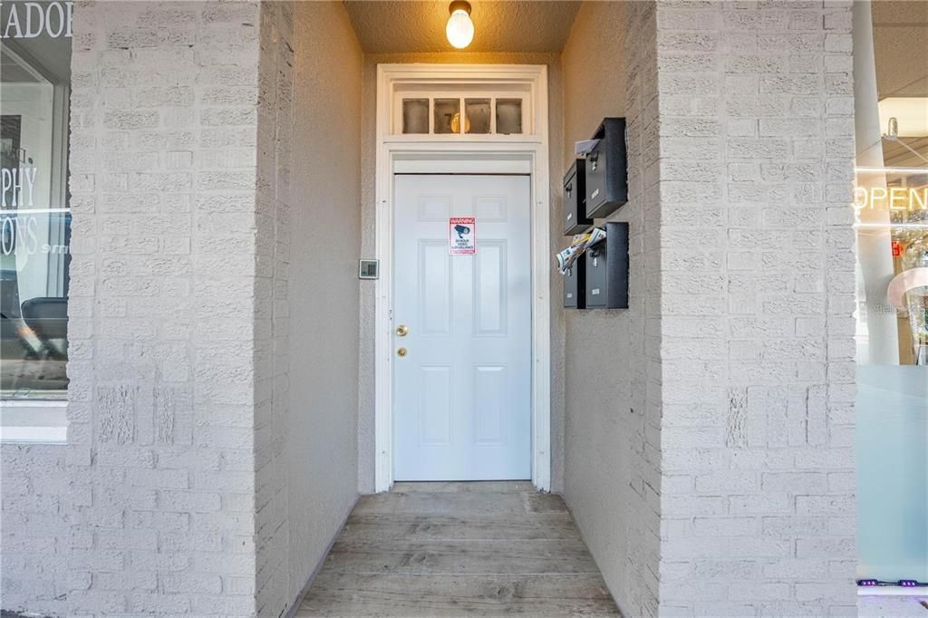 For Rent: $1,125 (1 beds, 1 baths, 700 Square Feet)