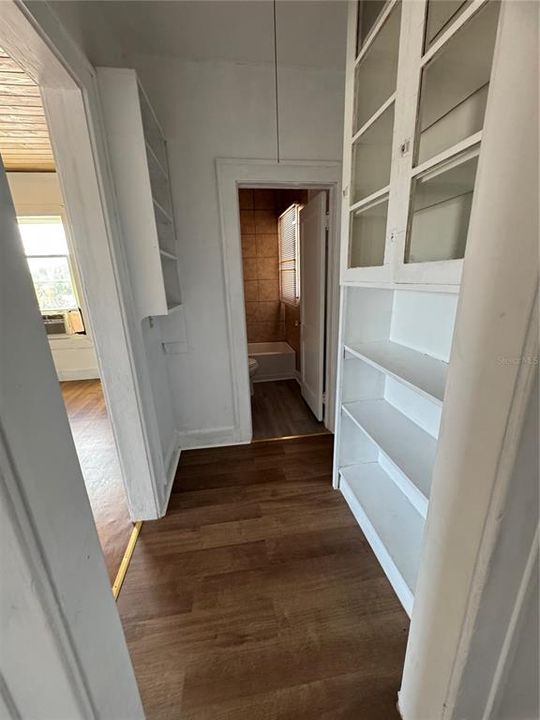 For Rent: $1,125 (1 beds, 1 baths, 700 Square Feet)