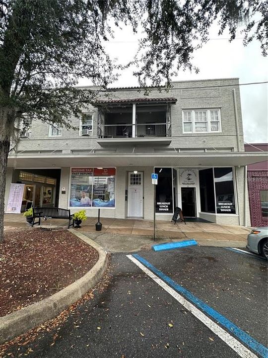 For Rent: $1,125 (1 beds, 1 baths, 700 Square Feet)