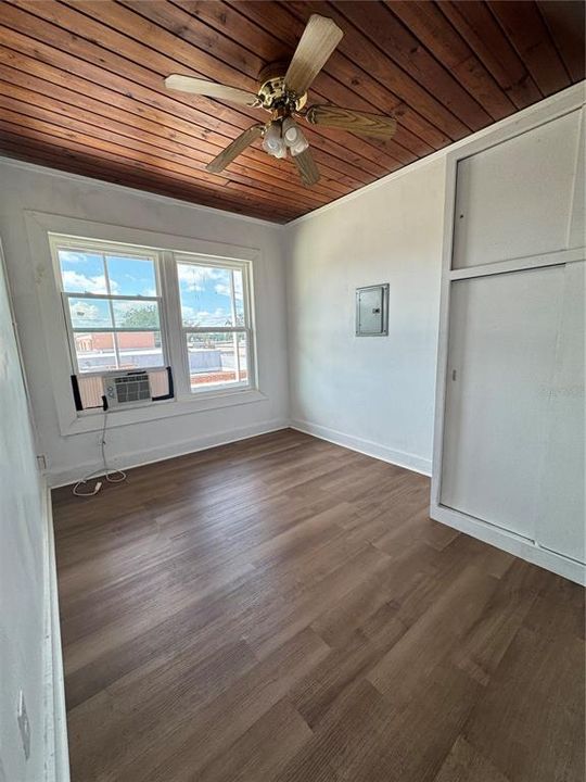 For Rent: $1,125 (1 beds, 1 baths, 700 Square Feet)