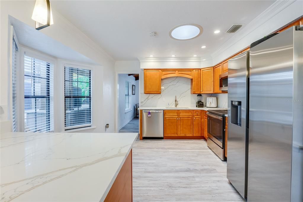 Activo con contrato: $330,000 (3 camas, 2 baños, 1692 Pies cuadrados)