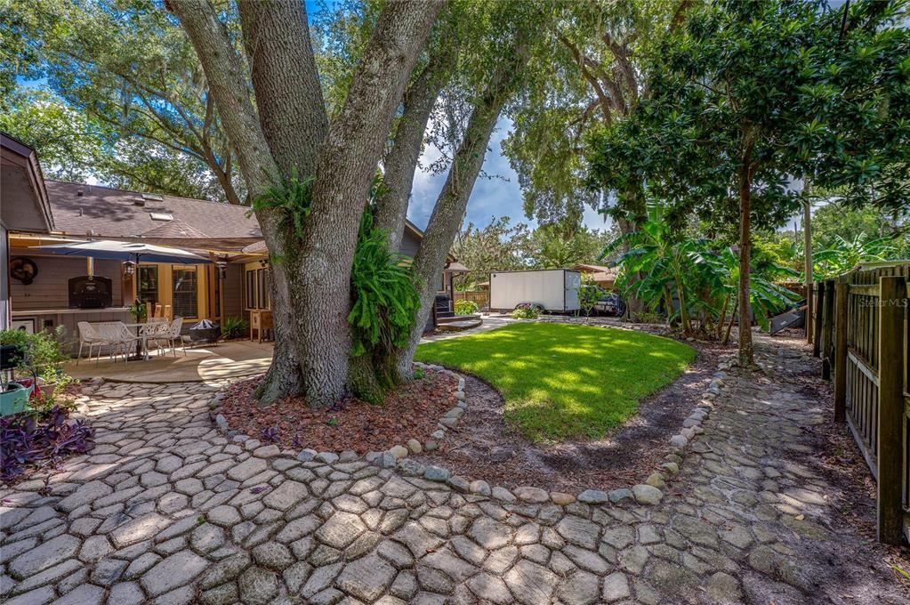 Activo con contrato: $330,000 (3 camas, 2 baños, 1692 Pies cuadrados)