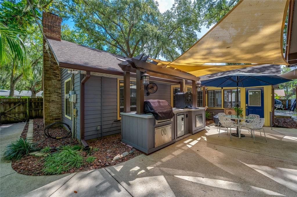 Activo con contrato: $330,000 (3 camas, 2 baños, 1692 Pies cuadrados)