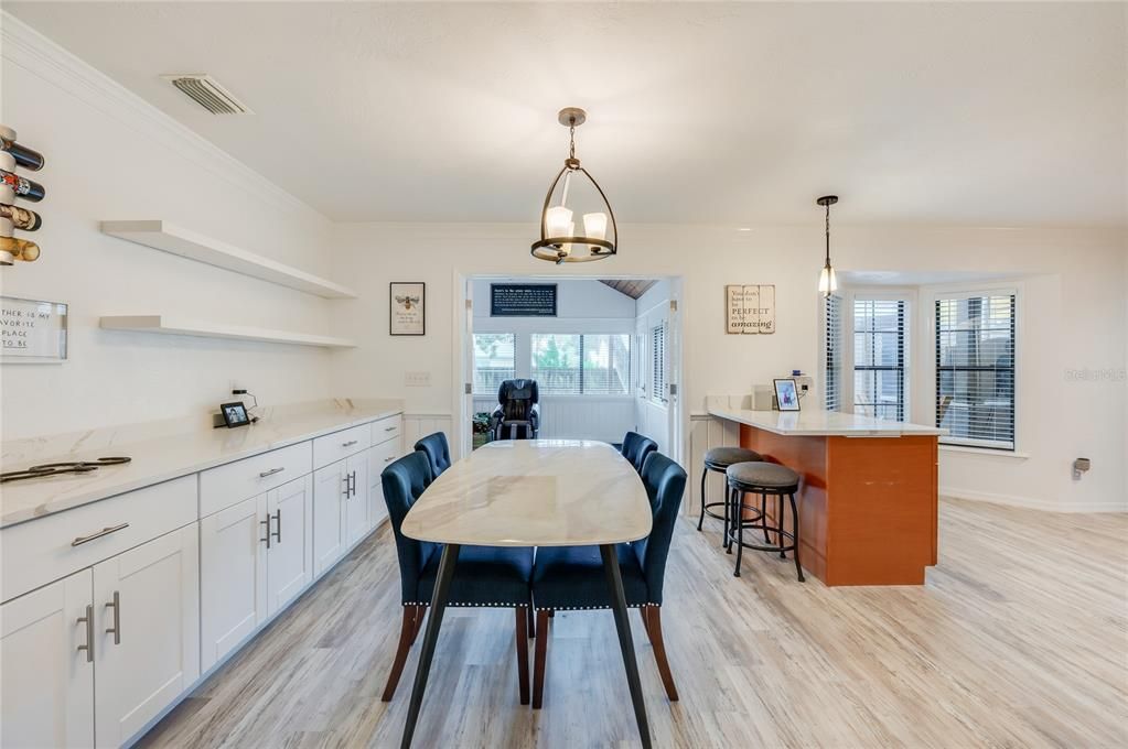 Activo con contrato: $330,000 (3 camas, 2 baños, 1692 Pies cuadrados)