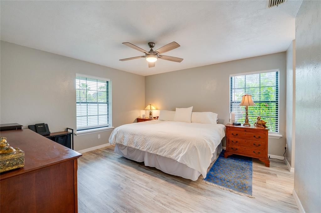 Activo con contrato: $330,000 (3 camas, 2 baños, 1692 Pies cuadrados)