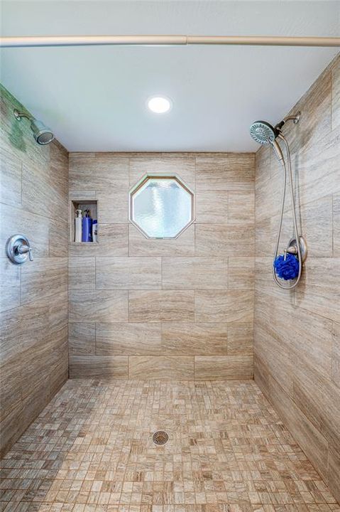 Activo con contrato: $330,000 (3 camas, 2 baños, 1692 Pies cuadrados)