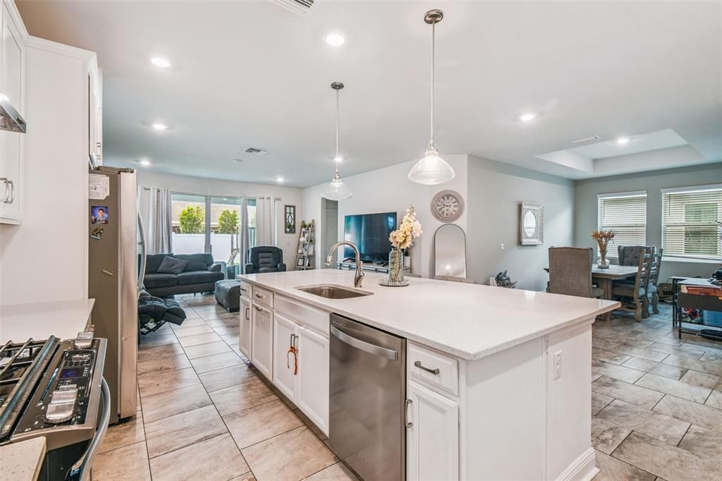 На продажу: $549,000 (3 спален, 2 ванн, 2105 Квадратных фут)