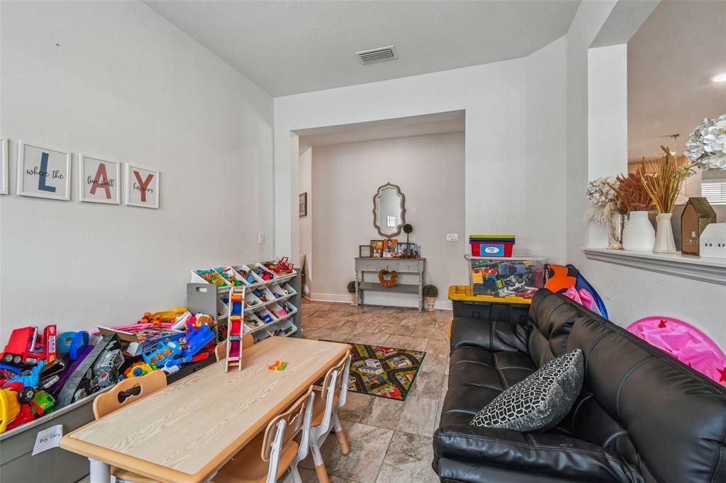 На продажу: $549,000 (3 спален, 2 ванн, 2105 Квадратных фут)