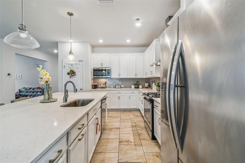 На продажу: $549,000 (3 спален, 2 ванн, 2105 Квадратных фут)