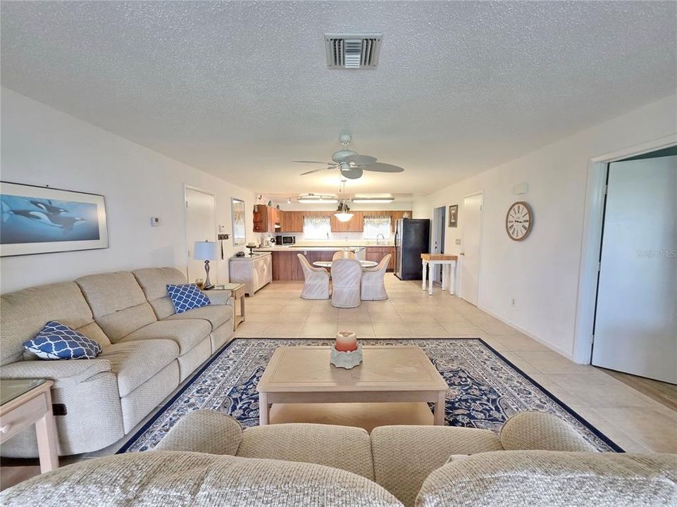 For Sale: $399,900 (2 beds, 2 baths, 1408 Square Feet)