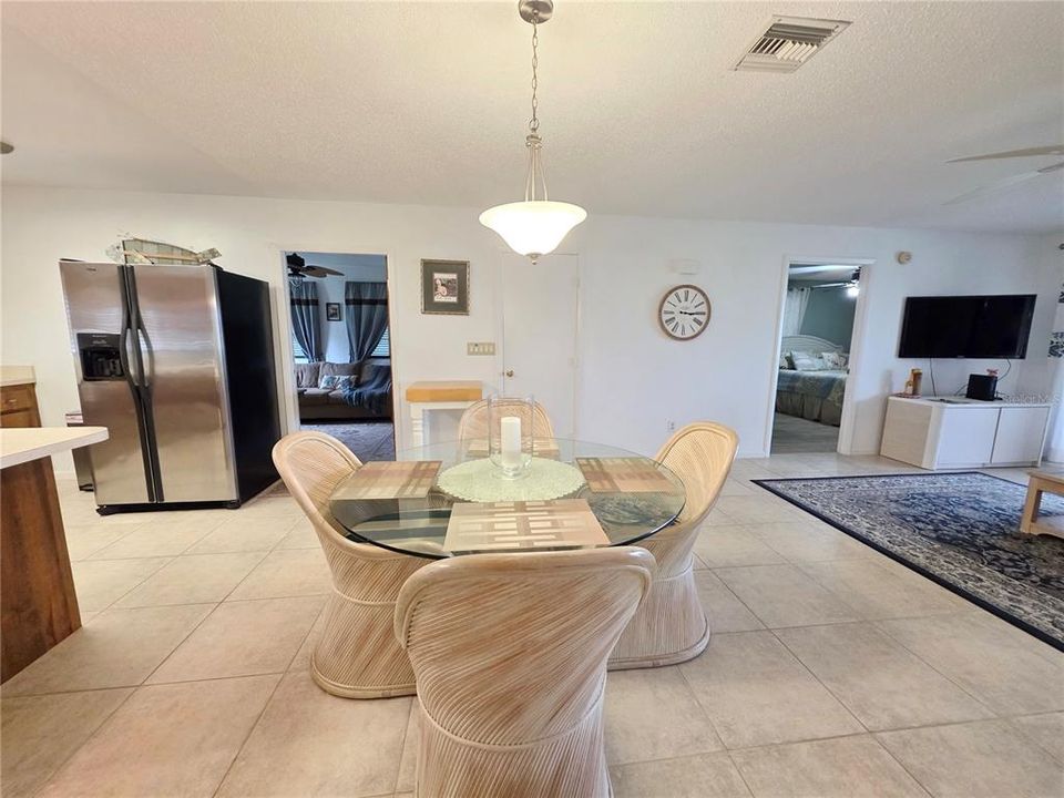 For Sale: $399,900 (2 beds, 2 baths, 1408 Square Feet)
