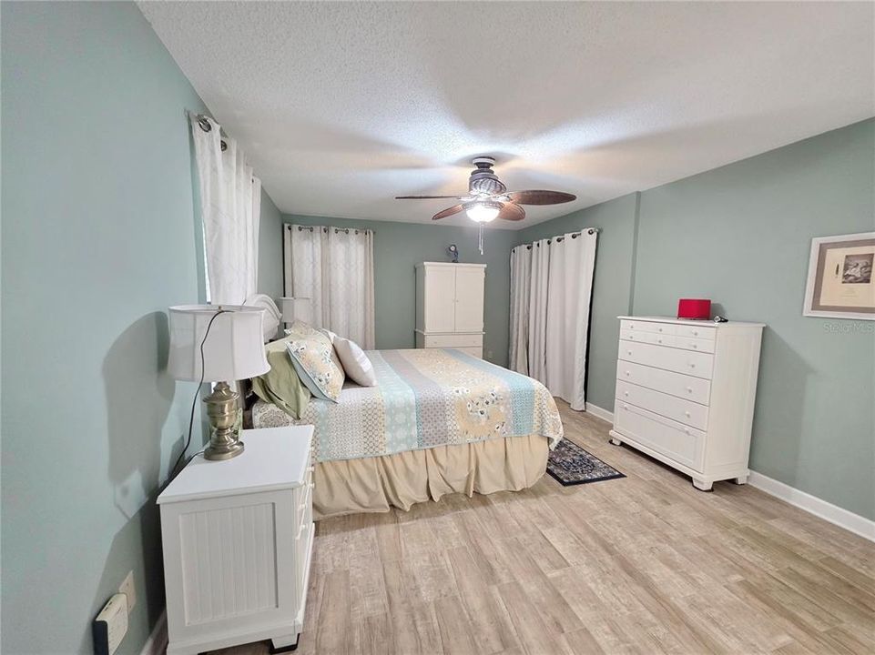 For Sale: $399,900 (2 beds, 2 baths, 1408 Square Feet)