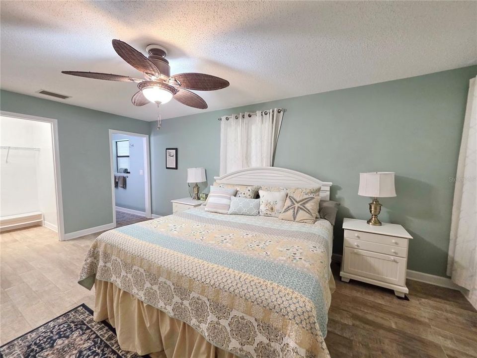 For Sale: $399,900 (2 beds, 2 baths, 1408 Square Feet)