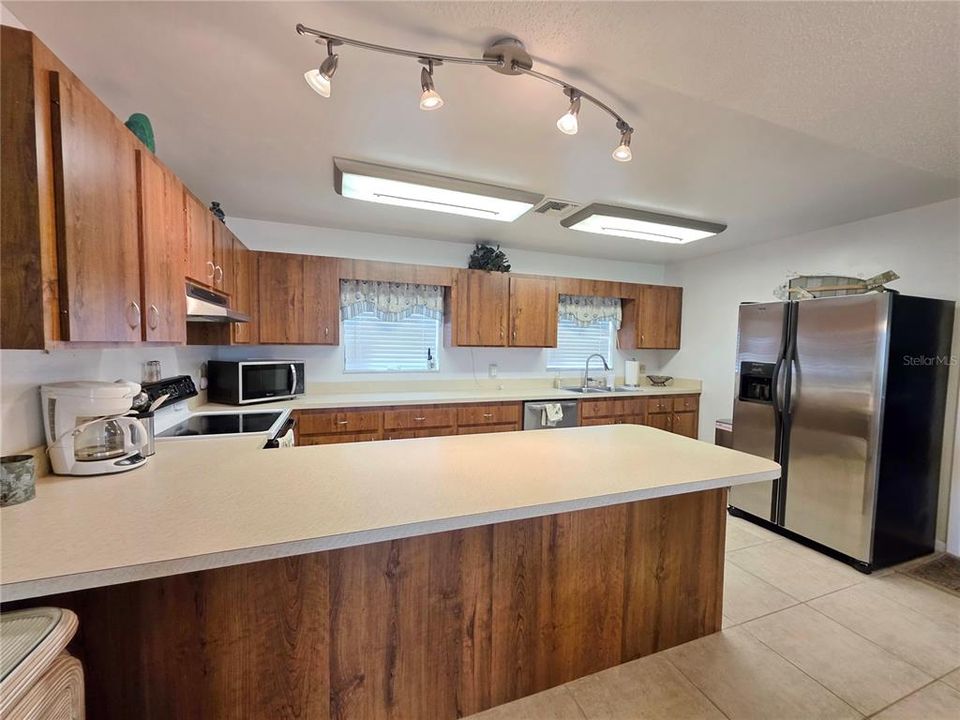 For Sale: $399,900 (2 beds, 2 baths, 1408 Square Feet)