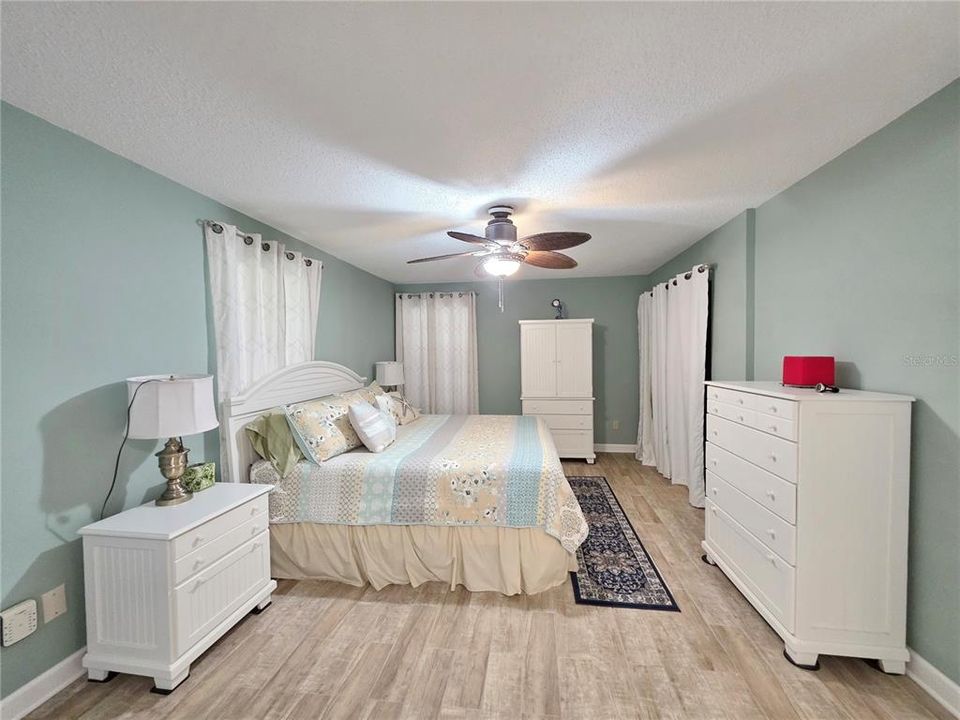 For Sale: $399,900 (2 beds, 2 baths, 1408 Square Feet)