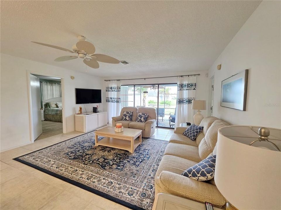 For Sale: $399,900 (2 beds, 2 baths, 1408 Square Feet)