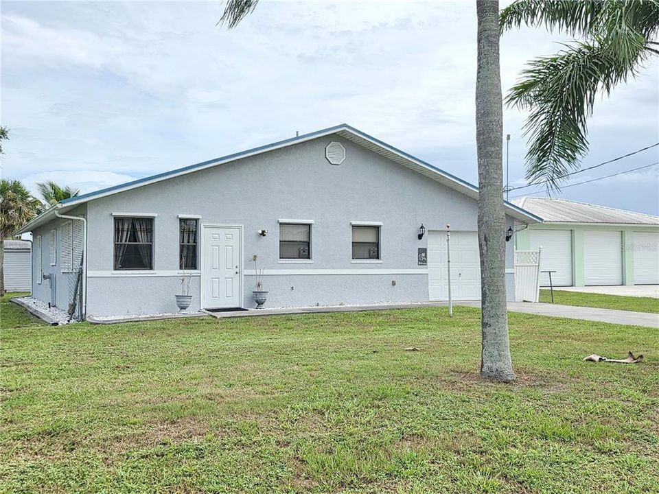 For Sale: $399,900 (2 beds, 2 baths, 1408 Square Feet)