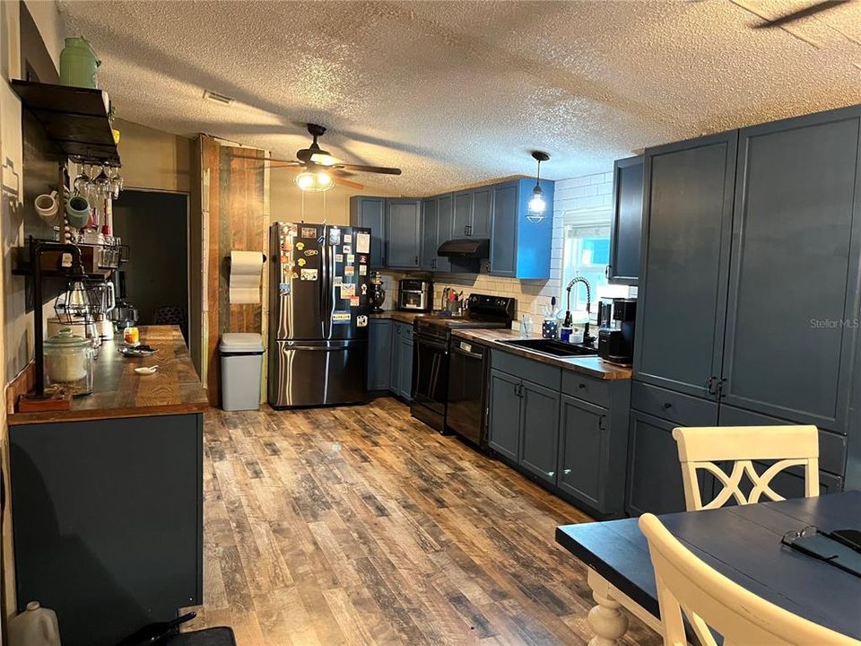 待售: $238,000 (3 贝兹, 2 浴室, 1440 平方英尺)