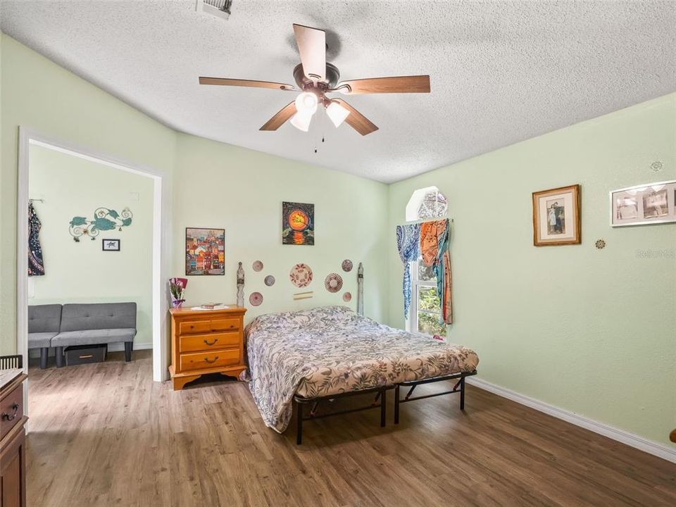 На продажу: $425,000 (3 спален, 2 ванн, 1809 Квадратных фут)