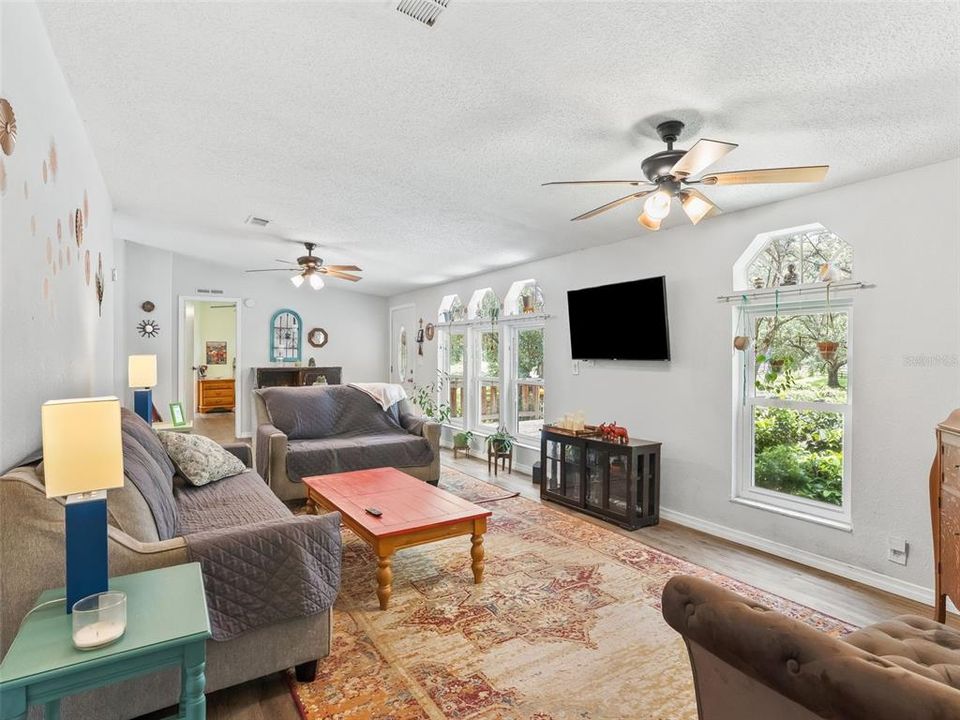 На продажу: $425,000 (3 спален, 2 ванн, 1809 Квадратных фут)