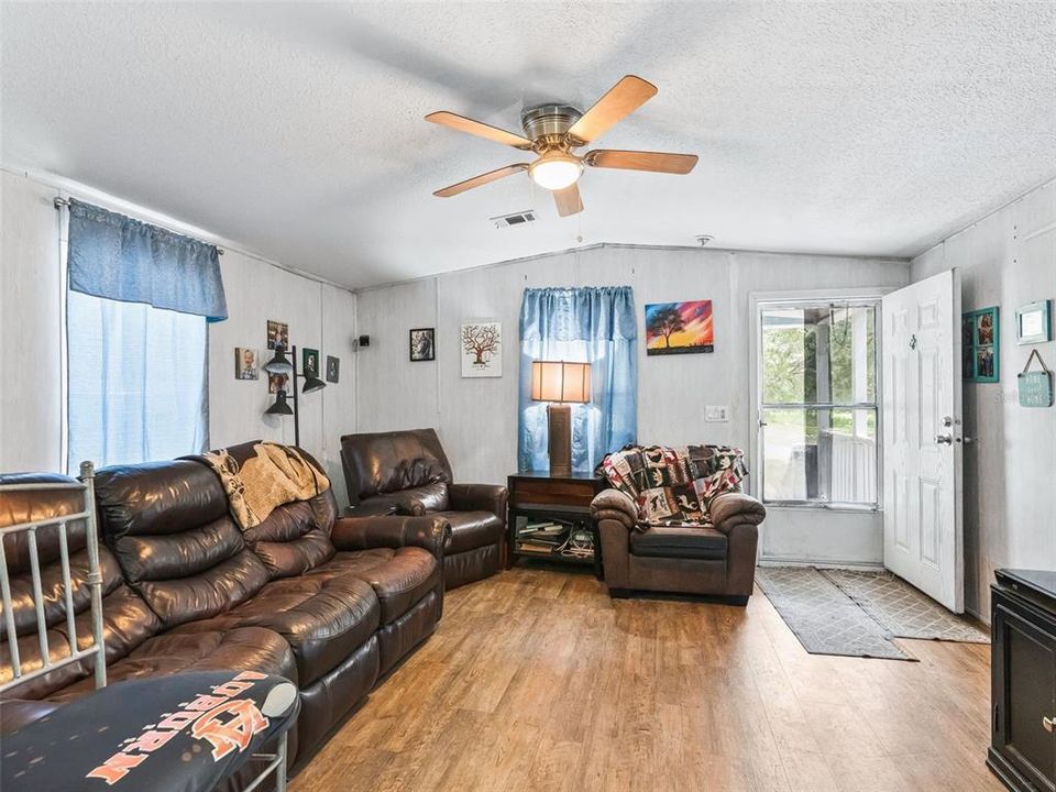 На продажу: $425,000 (3 спален, 2 ванн, 1809 Квадратных фут)