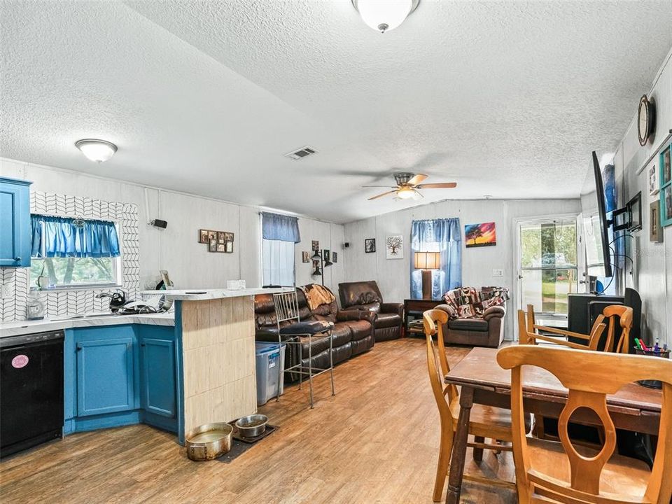 На продажу: $425,000 (3 спален, 2 ванн, 1809 Квадратных фут)