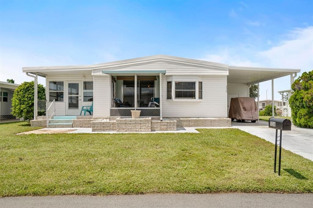 合同活跃: $159,900 (2 贝兹, 2 浴室, 960 平方英尺)