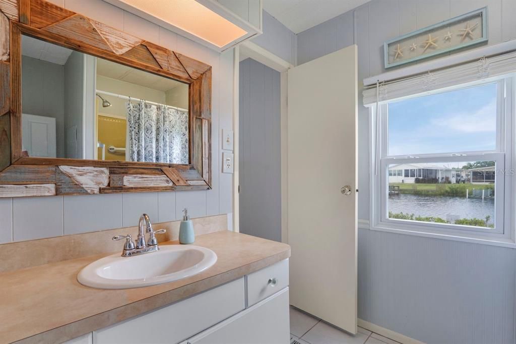 合同活跃: $159,900 (2 贝兹, 2 浴室, 960 平方英尺)