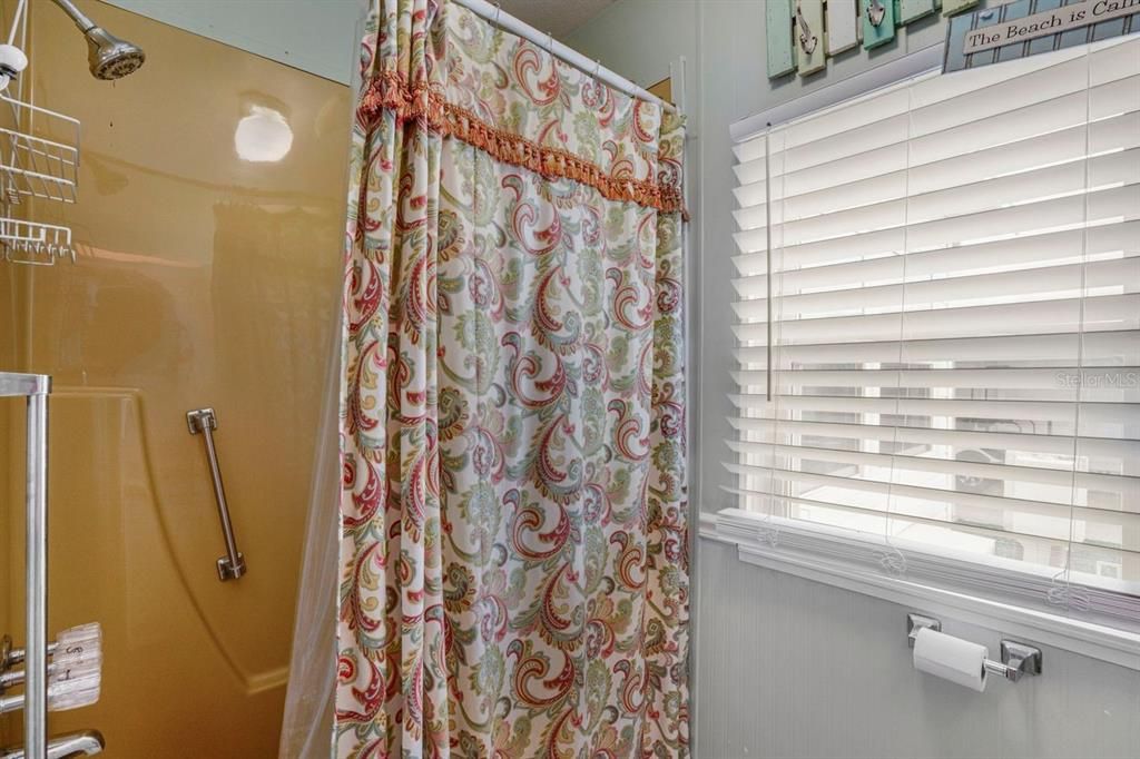 合同活跃: $159,900 (2 贝兹, 2 浴室, 960 平方英尺)