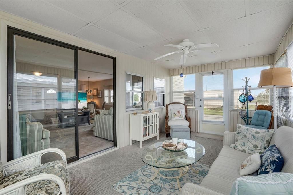 合同活跃: $159,900 (2 贝兹, 2 浴室, 960 平方英尺)