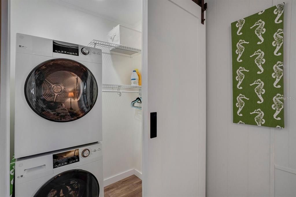 合同活跃: $159,900 (2 贝兹, 2 浴室, 960 平方英尺)