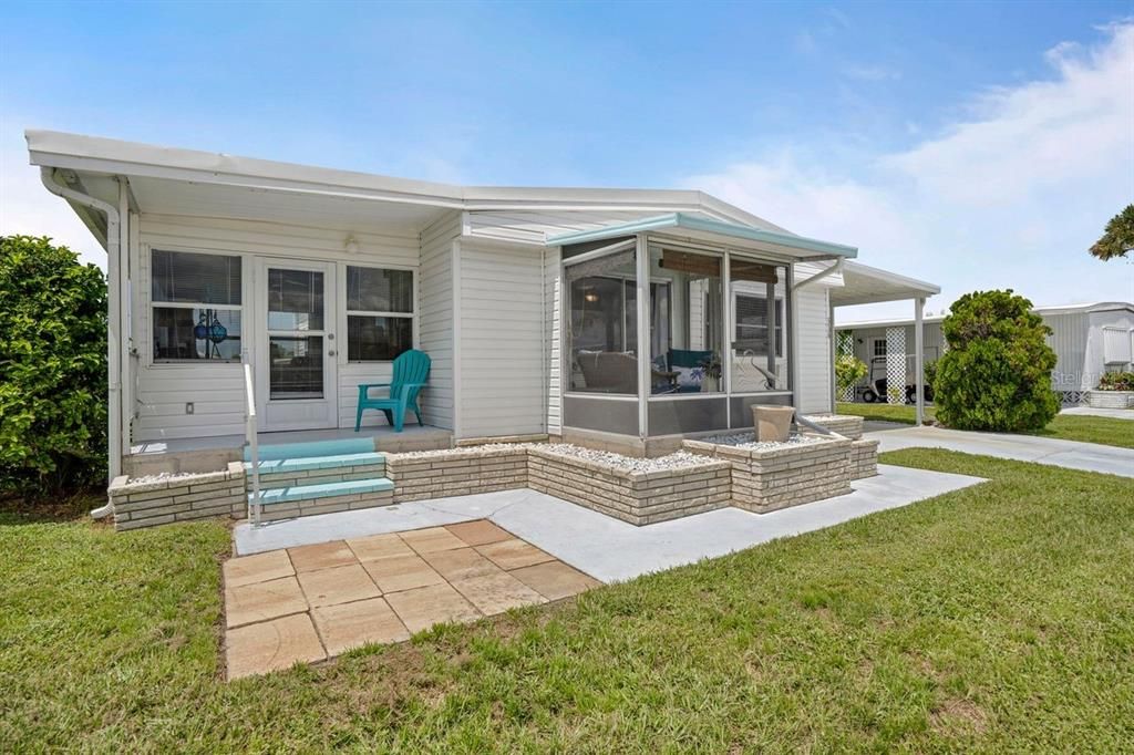 合同活跃: $159,900 (2 贝兹, 2 浴室, 960 平方英尺)