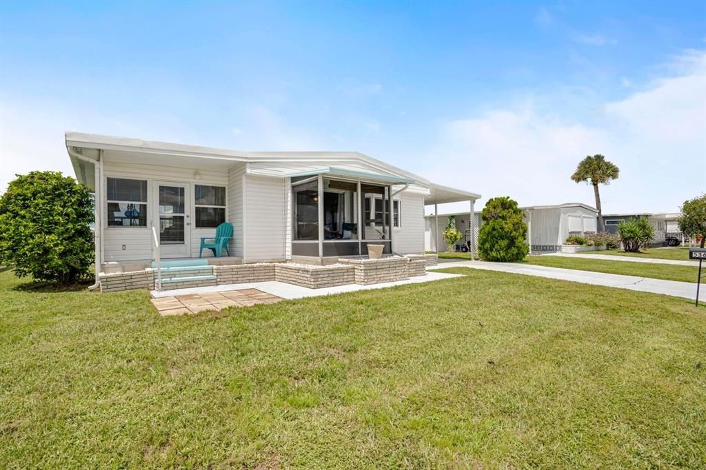 合同活跃: $159,900 (2 贝兹, 2 浴室, 960 平方英尺)