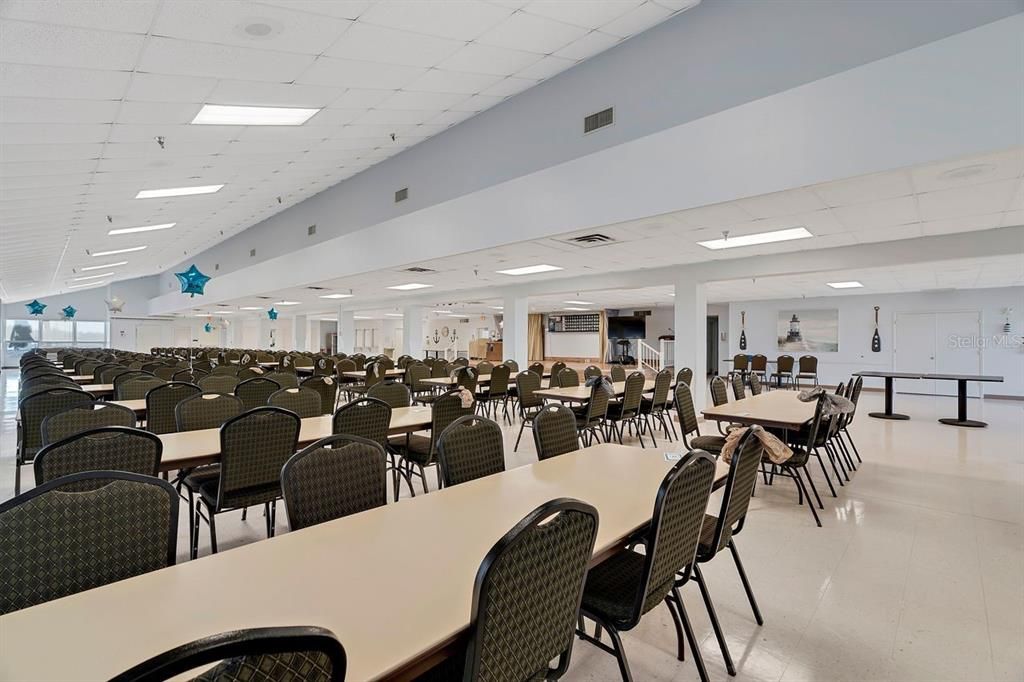 合同活跃: $159,900 (2 贝兹, 2 浴室, 960 平方英尺)