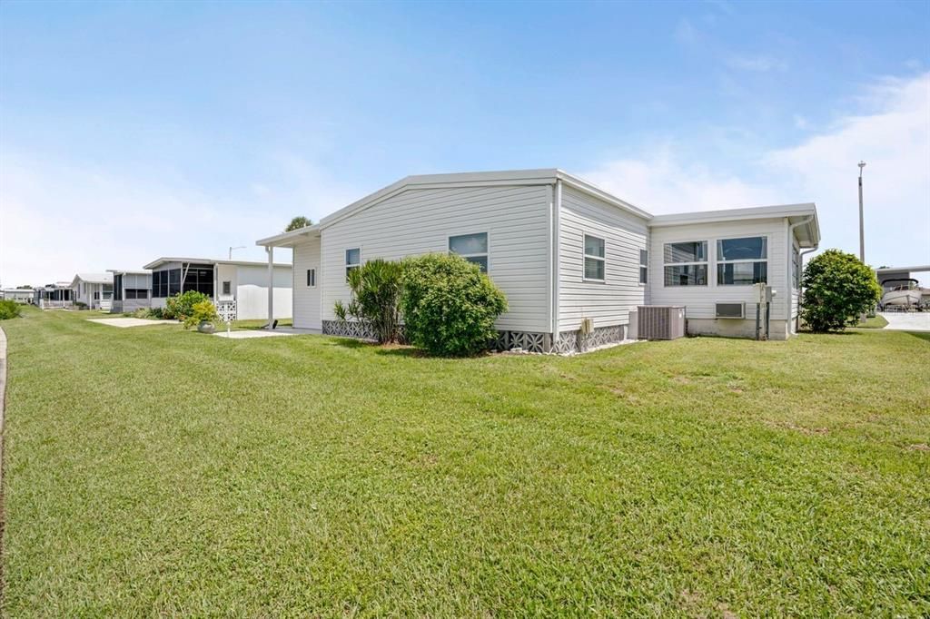 合同活跃: $159,900 (2 贝兹, 2 浴室, 960 平方英尺)