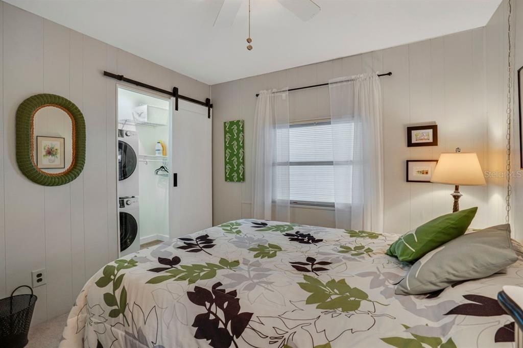 合同活跃: $159,900 (2 贝兹, 2 浴室, 960 平方英尺)