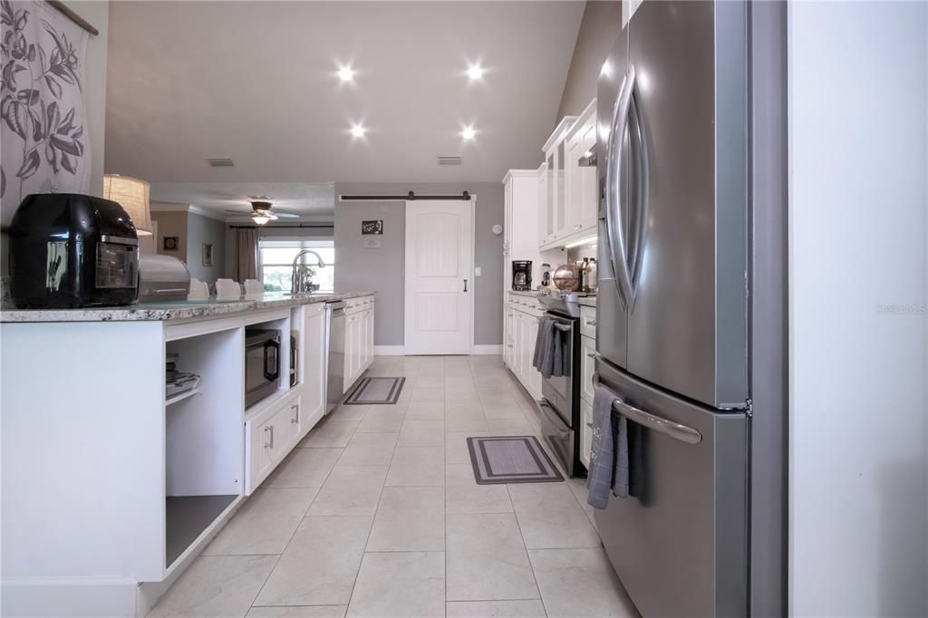 На продажу: $385,000 (2 спален, 2 ванн, 2325 Квадратных фут)