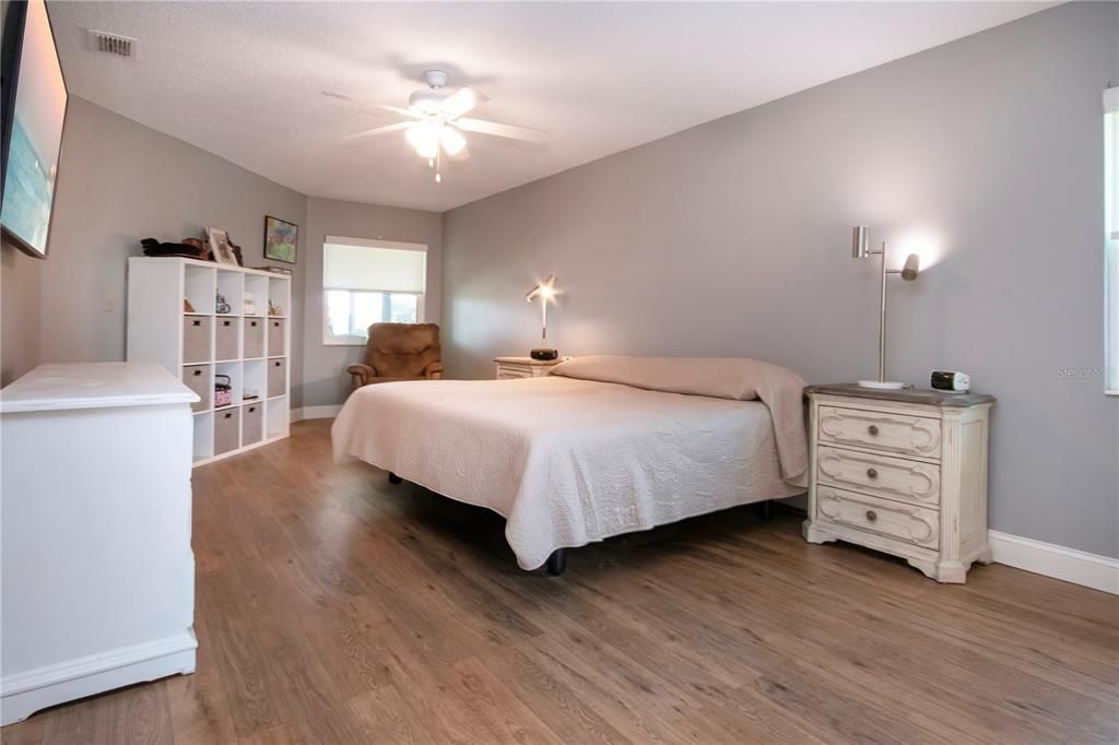 На продажу: $385,000 (2 спален, 2 ванн, 2325 Квадратных фут)