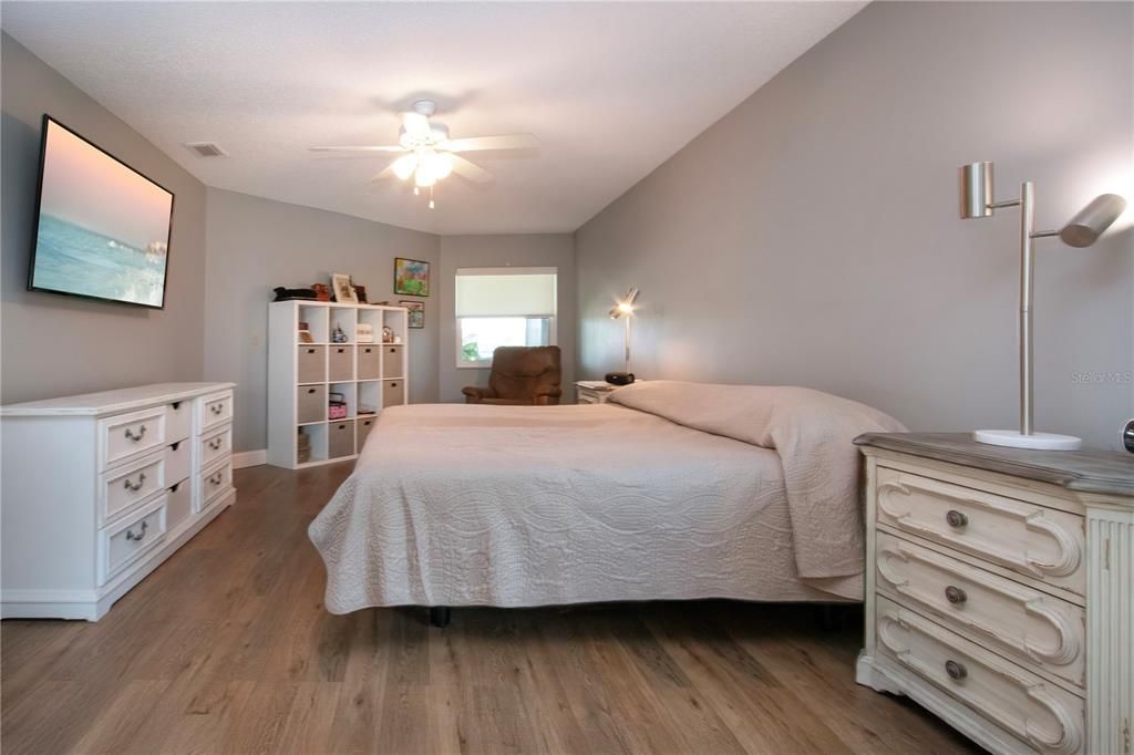 На продажу: $385,000 (2 спален, 2 ванн, 2325 Квадратных фут)